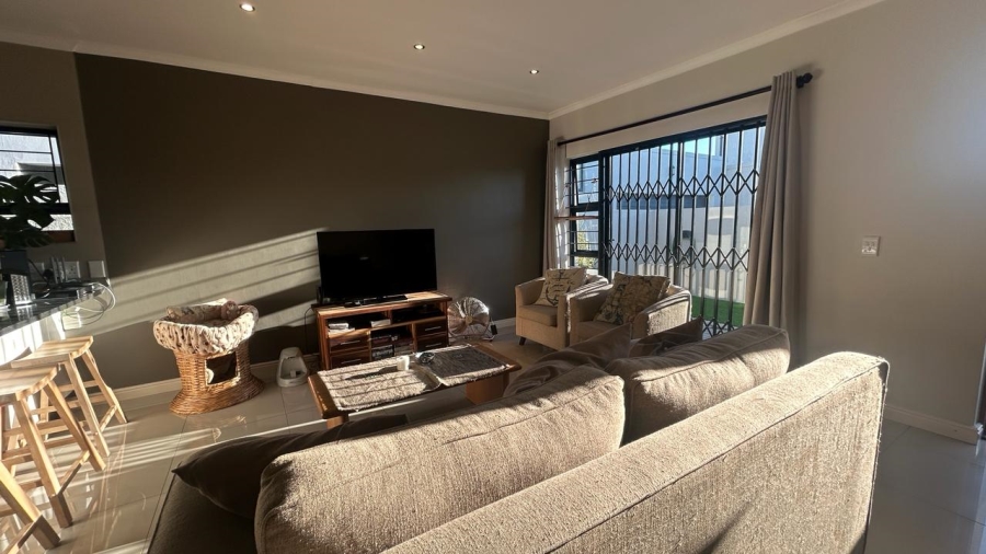 3 Bedroom Property for Sale in Parklands North Western Cape